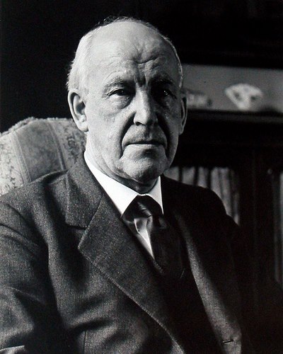 Dwelling on the Past - Martyn Lloyd-Jones